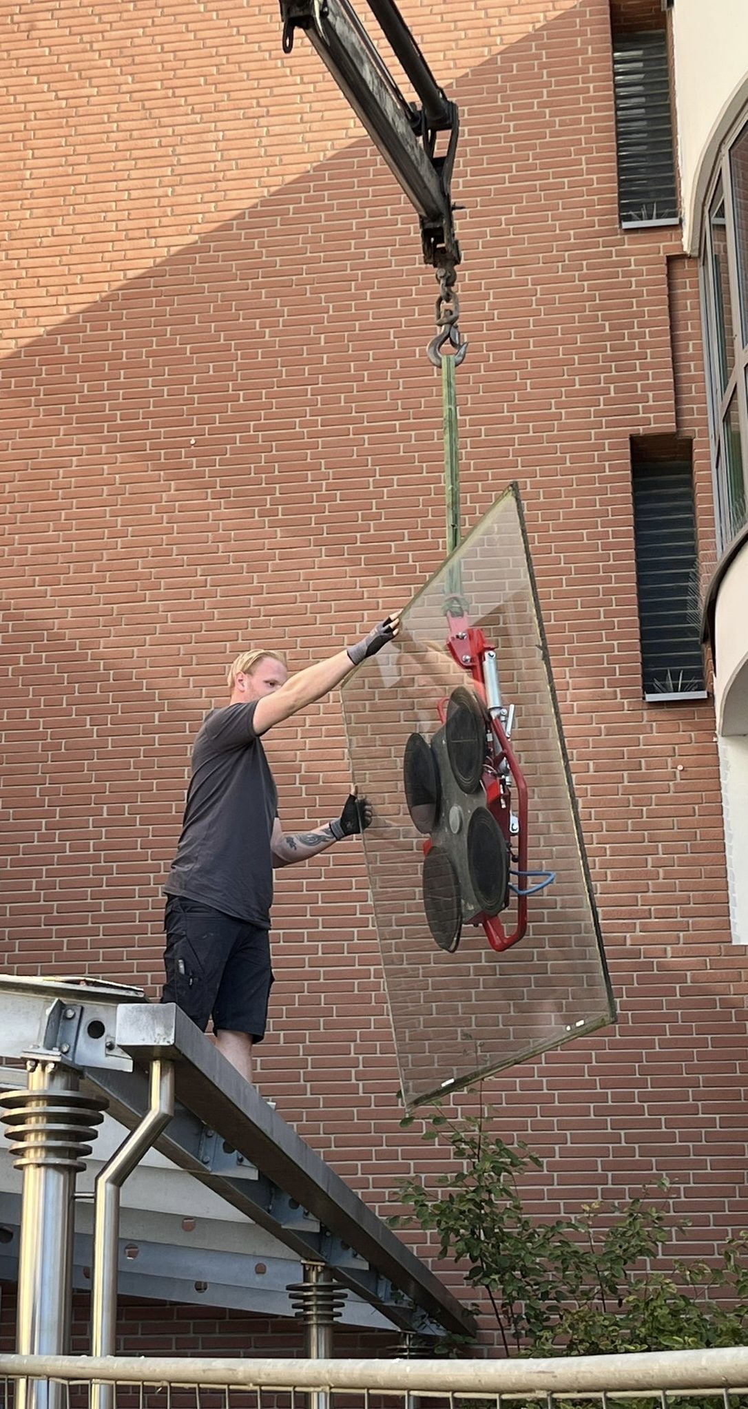 Montage einer Dachscheibe mit Glassauger – Glaswerk Hamburg